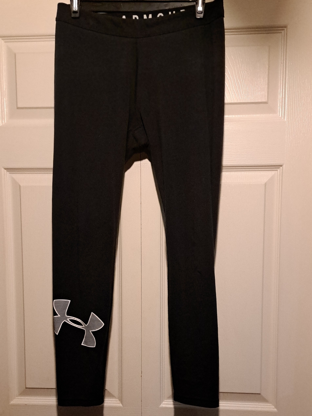 🎱Under Armour-Black Ladies Leggings with White Logo 4 Casual /Outings Sporty